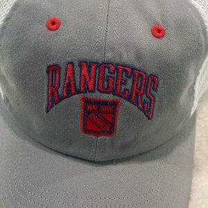 🏒🆕NHL New York Rangers Adidas Snapback Mesh Trucker hat white/gray